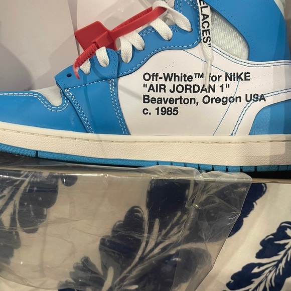 Off White UNC 1’s size 10.5. PREOWNED. IN EXCELLENT CONDITION! - Picture 8 of 12